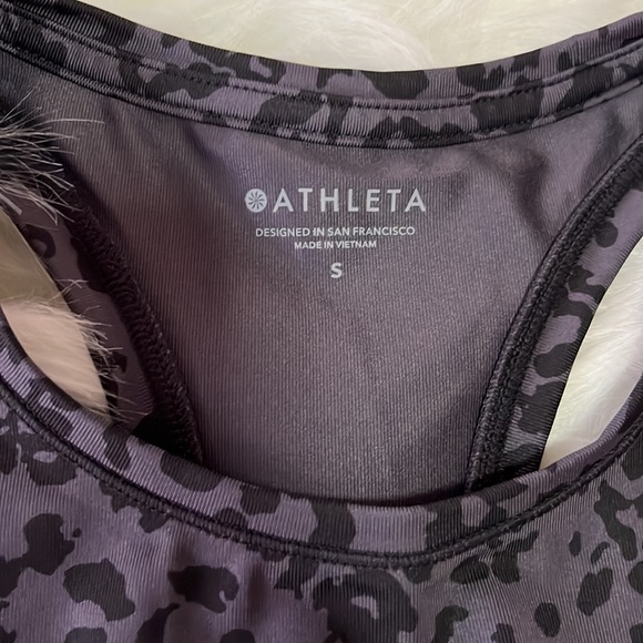 Athleta leopard print shanti crop. Size small. - Picture 2 of 2